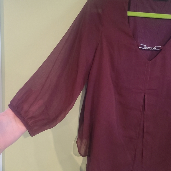 🏷3/$15🏷 Apt 9 Layered Maroon Blouse Top - Medium - Picture 2 of 6